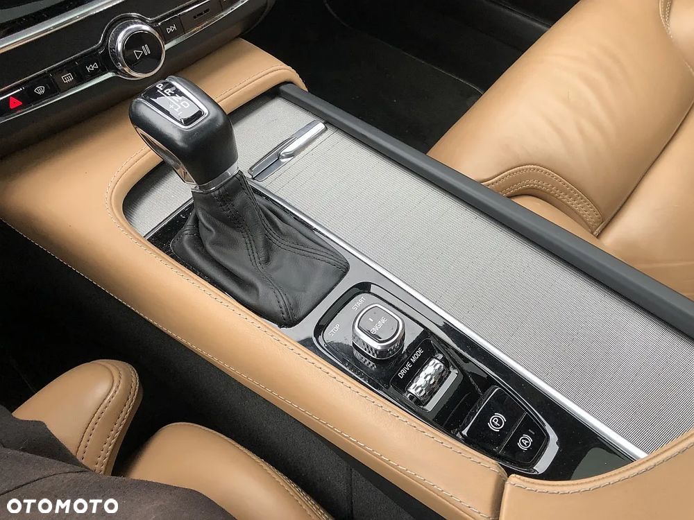 Volvo S90 D5 SCR AWD Inscription - 24