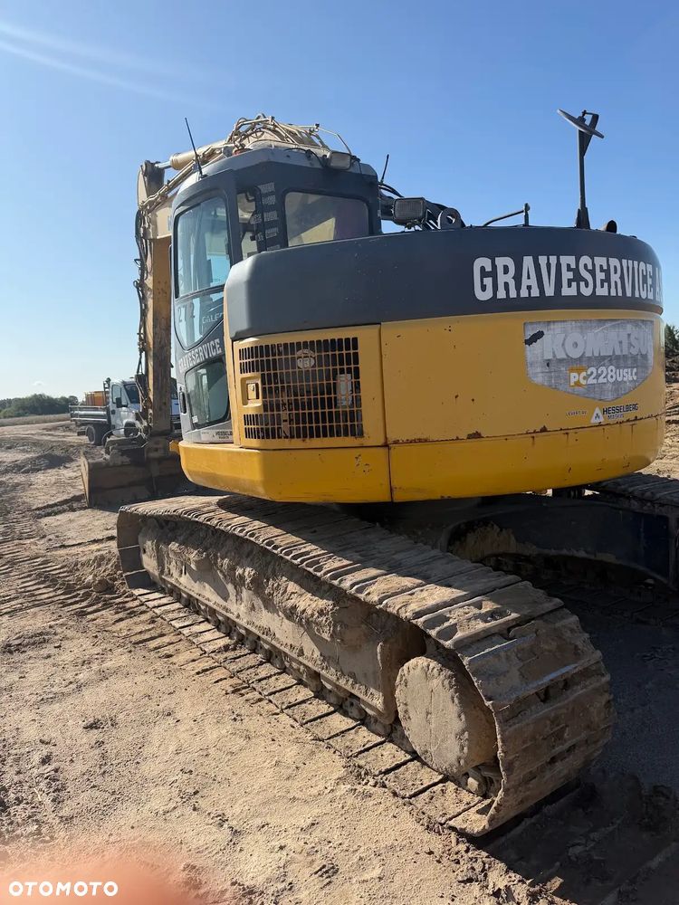 Komatsu 228 - 6
