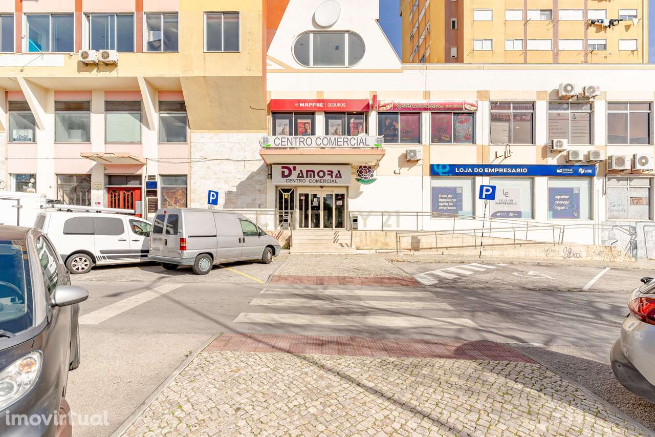 Loja no Centro Comercial da Amora - Grande imagem: 4/10