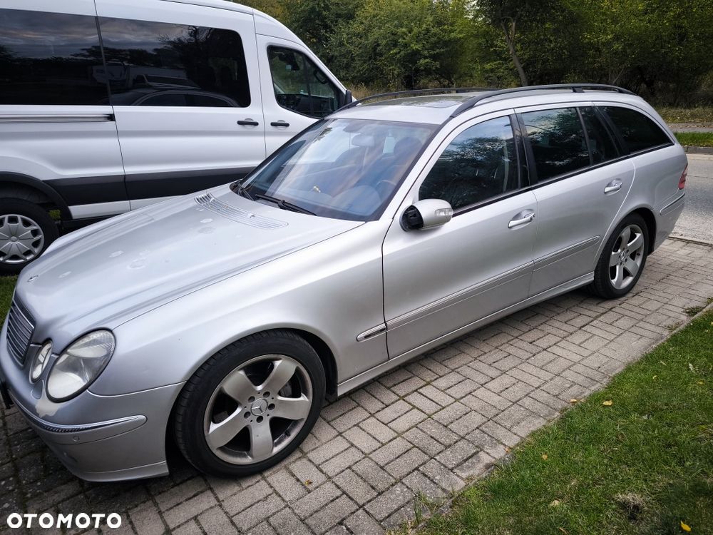 Mercedes-Benz E-Class 2004 photo 2