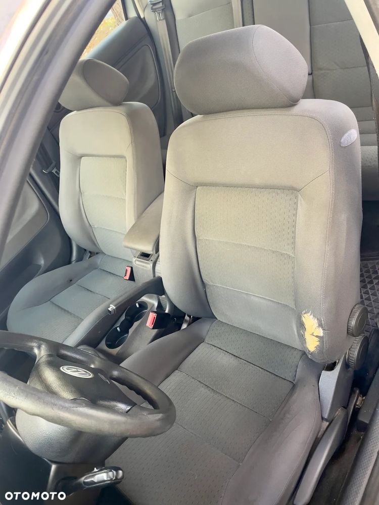 Volkswagen Passat 1.9 TDI Comfortline Family - 10