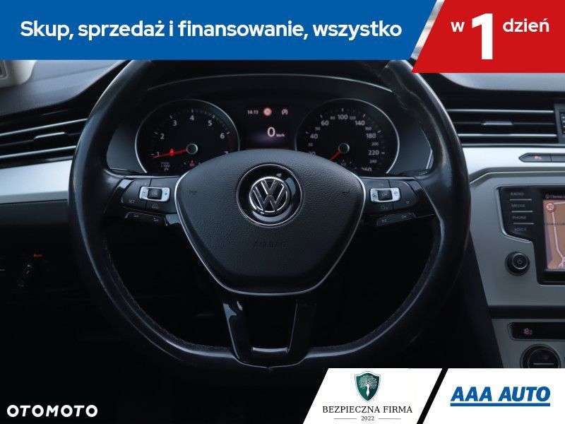 Volkswagen Passat - 18