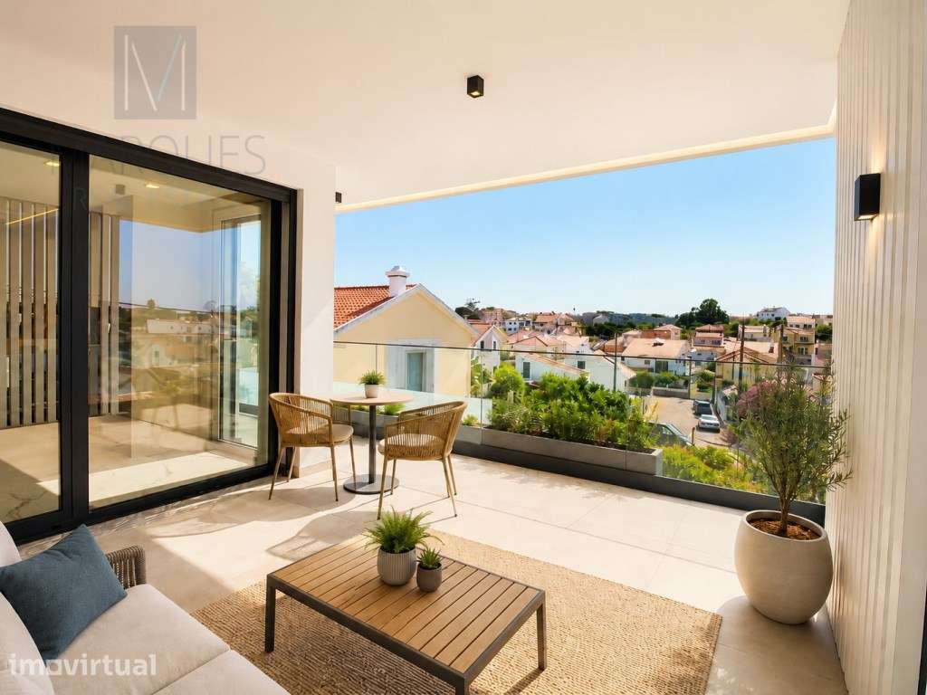 Moradia T5 com 4 Suites, Jardim e Piscina na Charneca da Caparica - Full image: 2/26