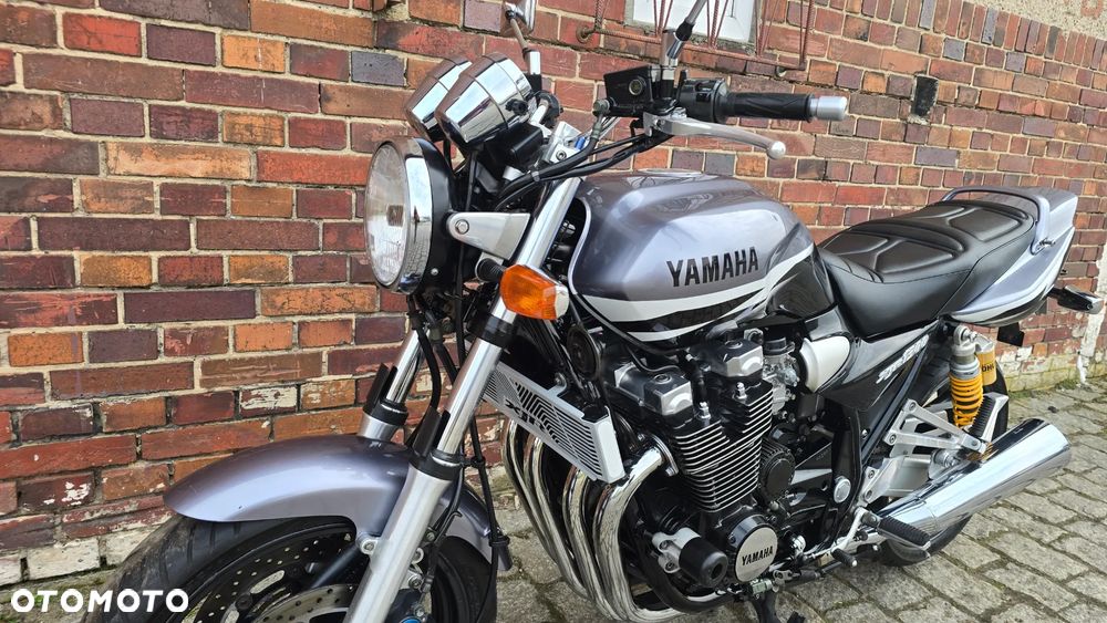 Yamaha XJR - 5