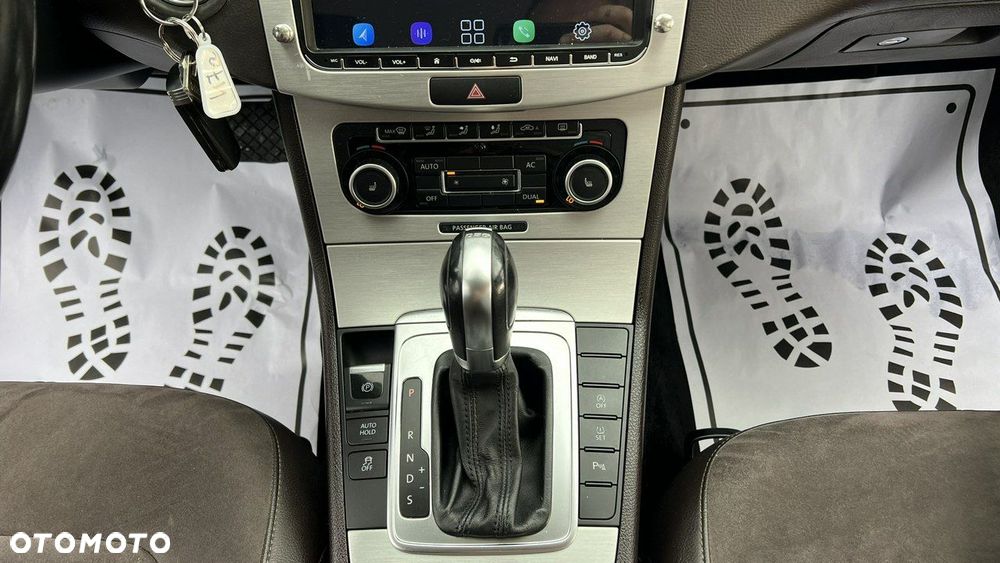 Volkswagen Passat - 25