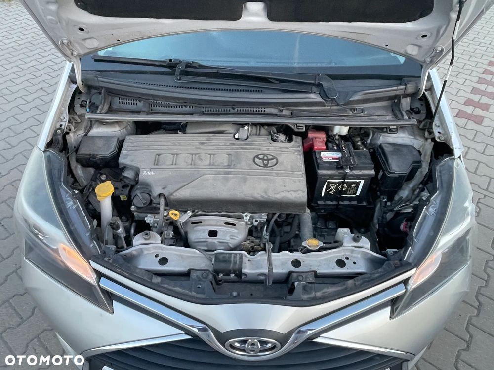Toyota Yaris 1.33 VVT-i Lounge - 12