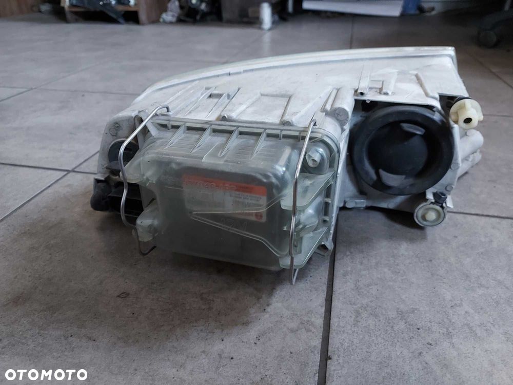 Skoda Octavia II lampa przednia lewa XENON FV dostawa - 2