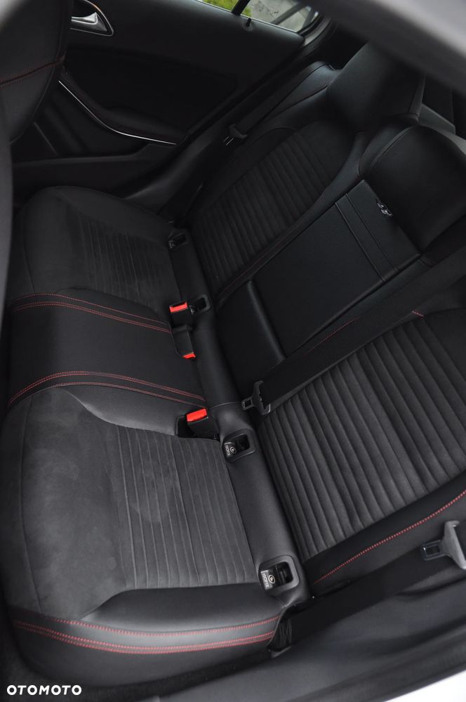 Mercedes-Benz GLA 220 4-Matic AMG Line - 11