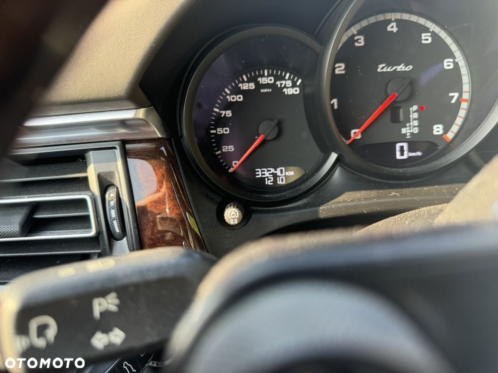 Porsche Macan Turbo PDK - 12