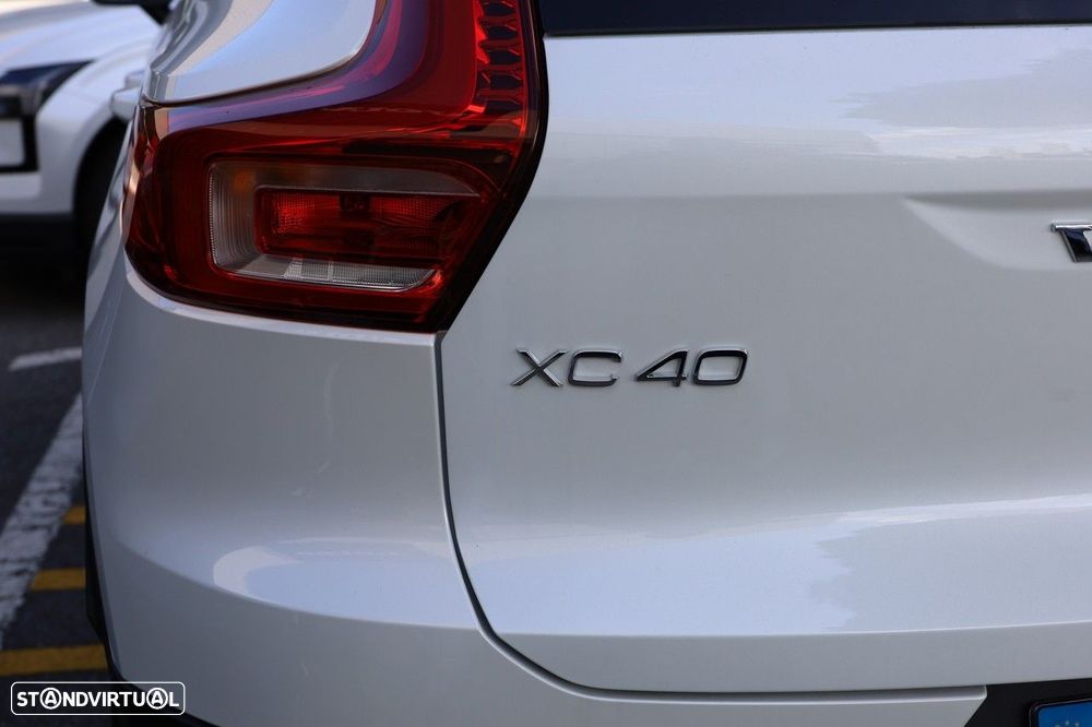 Volvo XC 40 2.0 B3 Plus Dark - 33