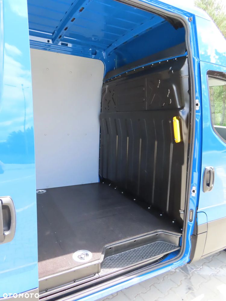 Iveco Daily 35S18 3.0 HPI 180 KM POWER Furgon Blaszak XXL 4.70 CM MAXI LONG Wysokość H2 1900 mm WZMACNIANE ZAWIESZENIE 970 Kg Ładowność HAK 3500 Kg Rozstaw Osi 4100 mm DMC 3500 Kg, WZMACNIANY Stan JAK NOWY OKAZJA DOSTEPNY I GOTOWY - 24