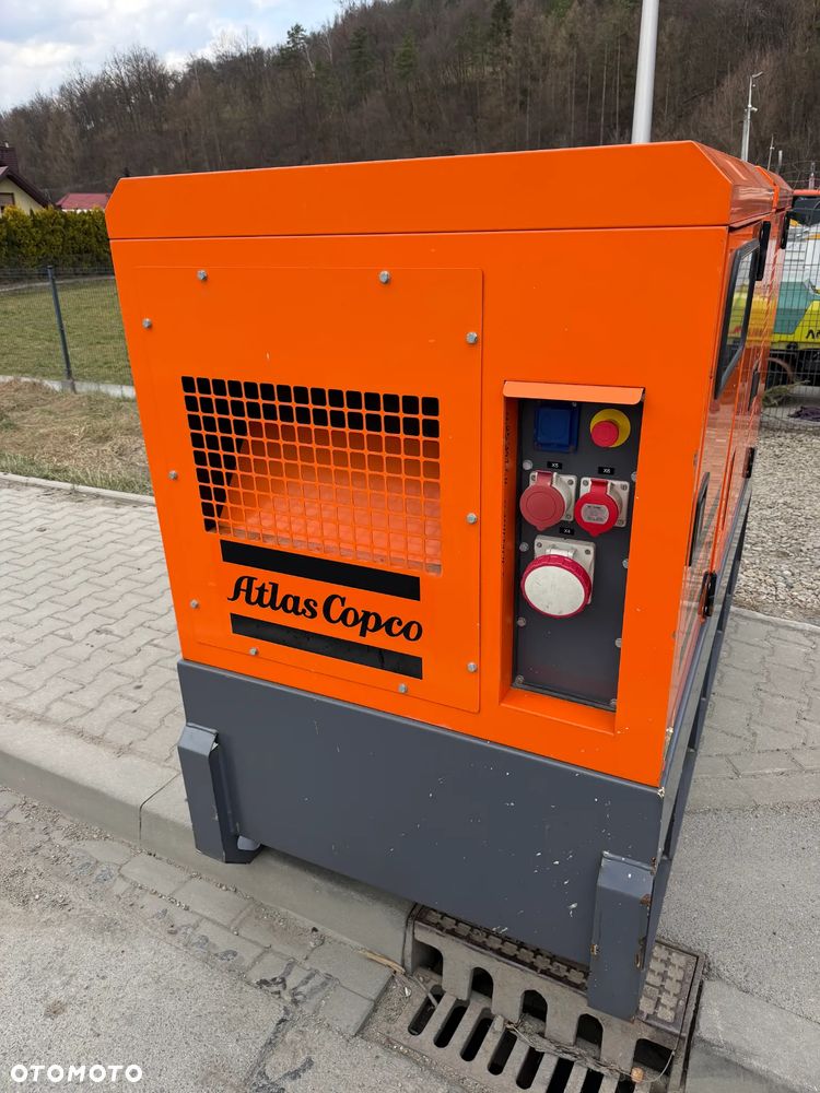 Atlas Copco QAS 60 ST3 Agregat Prądotwórczy Wyciszony GENERATOR 60 KW 2018r. JAK NOWY z Norwegii 5474 mtg Silnik PERKINS 4 cylindry. Prądnica Leroy-Somer. Maszyna działa wzorowo! Nie posiada ani deka zniszczeń! Pochodzi z Upadłośći Norweskiej. Okazja pełny ORYGINAŁ. Maszyna po serwisach w autoryzowanym oddziale. Kolejny serwis dopiero za 2 tysiące mtg. Agregat Gotowy do pracy!! - 5
