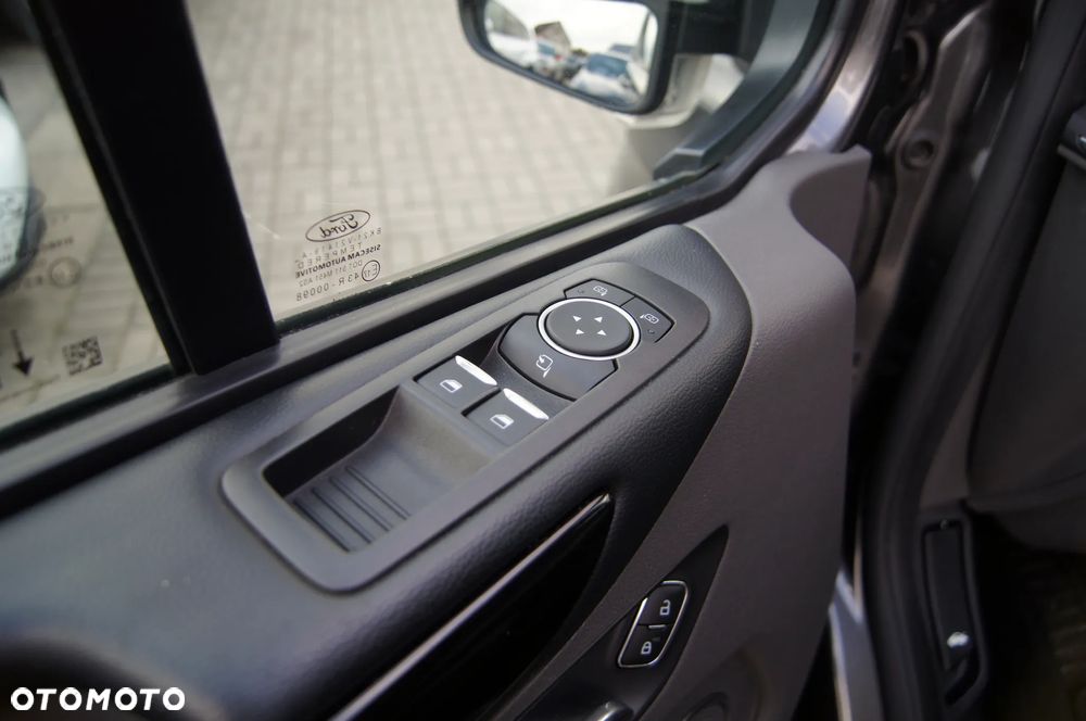 Ford Tourneo Custom 320 L2H1 VA Autm Titanium X - 23