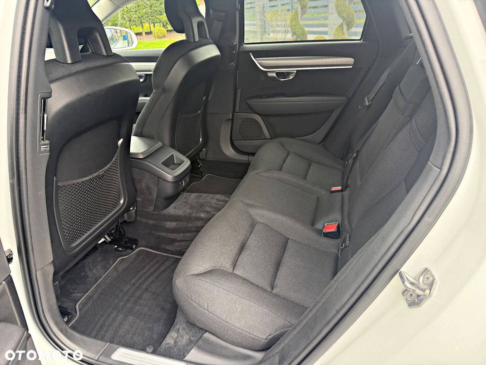 Volvo V90 D4 Geartronic Momentum - 24