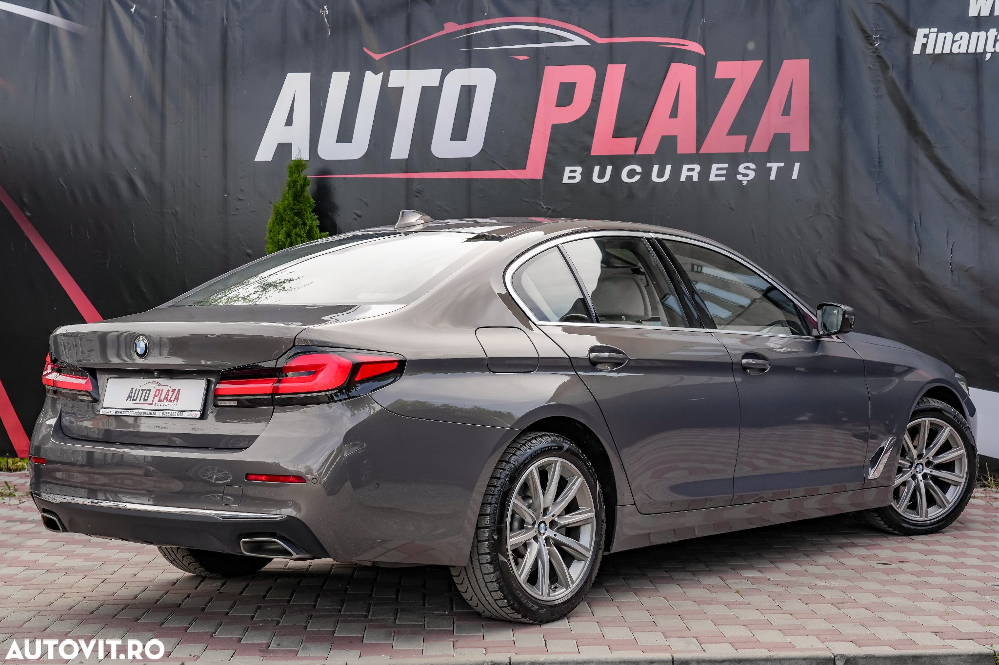 BMW Seria 5 520i Aut. Luxury Line - 8