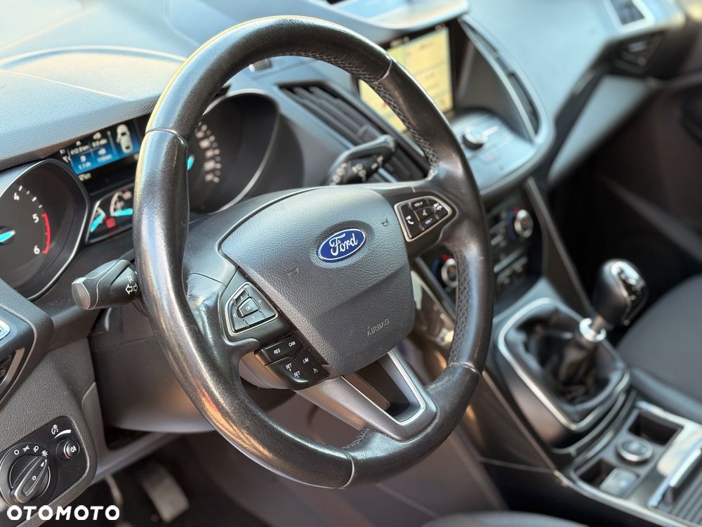 Ford Kuga 2.0 TDCi 2x4 Titanium - 14