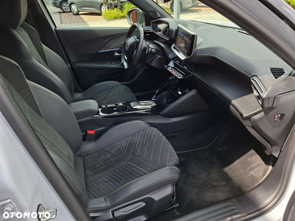 Peugeot 2008 Hybrid 136 e-DSC GT - 17