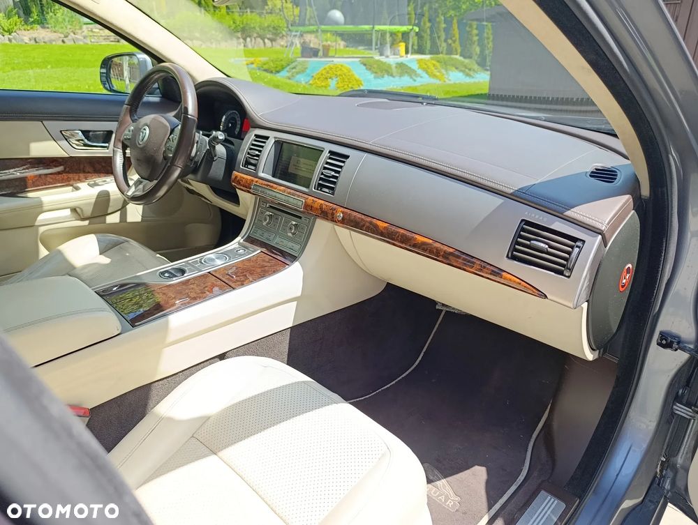 Jaguar XF 3.0 V6 D S Portfolio - 23