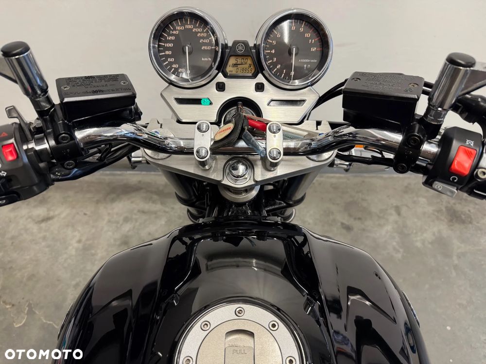 Yamaha XJR - 37