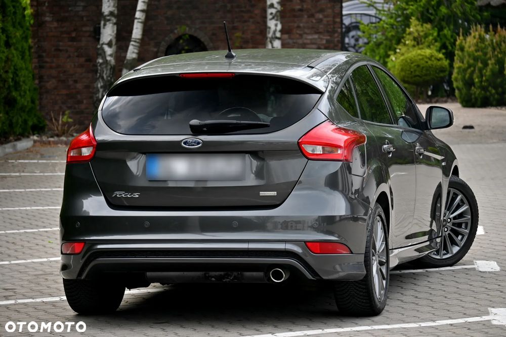 Ford Focus 1.5 EcoBoost ST-Line - 12
