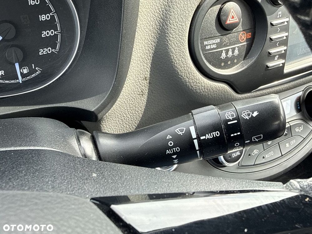 Toyota Yaris Hybrid 100 Premium EU6 - 17