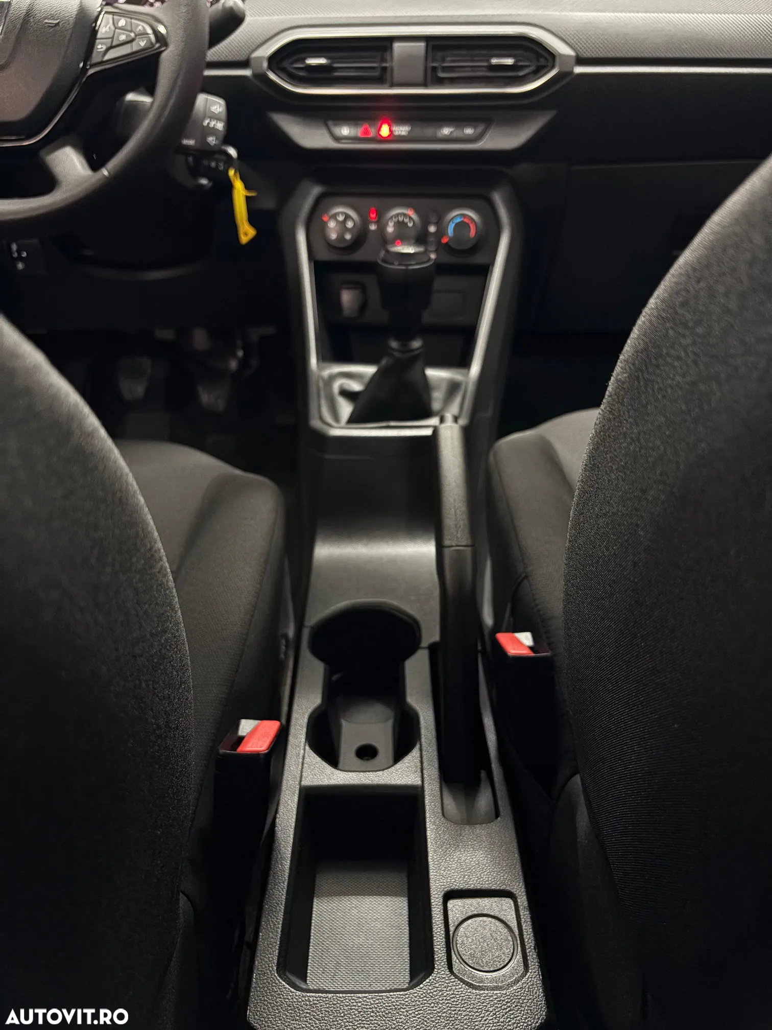 Dacia Logan TCe 90 Essential - 34