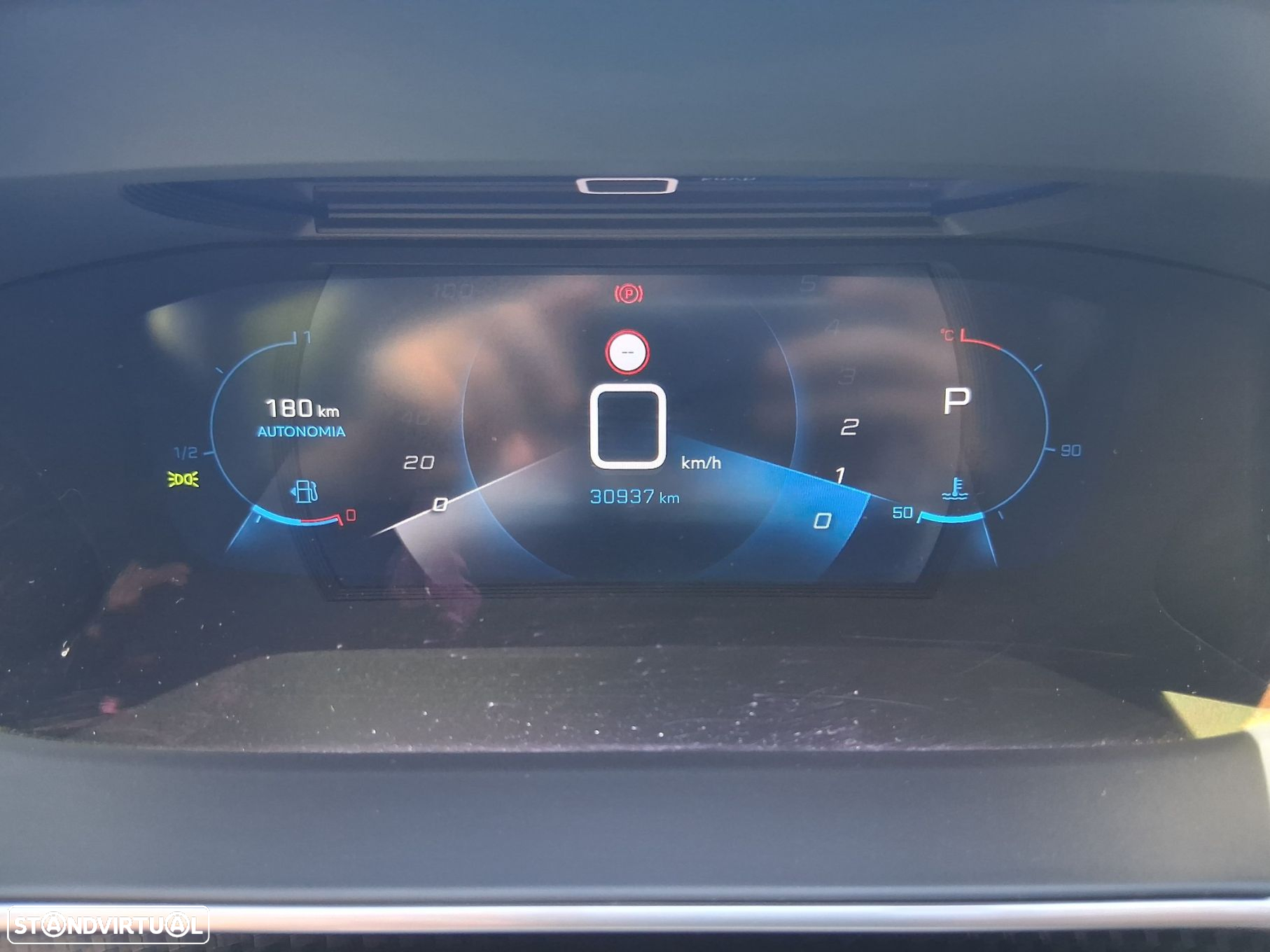 Peugeot 2008 1.2 PureTech Allure EAT8 - 32