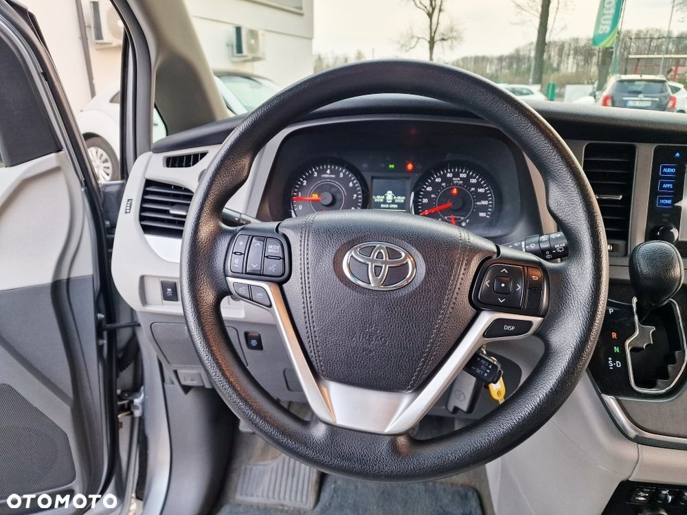 Toyota Sienna - 12