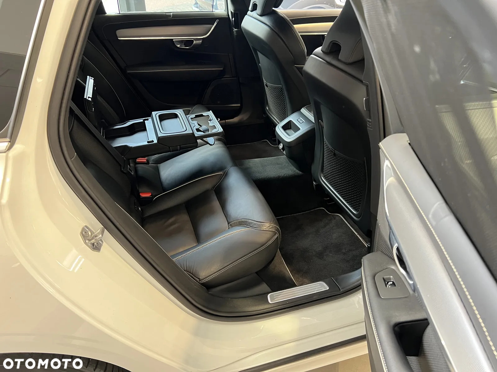 Volvo V90 D5 AWD R-Design - 15
