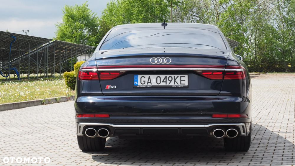 Audi S8 - 9