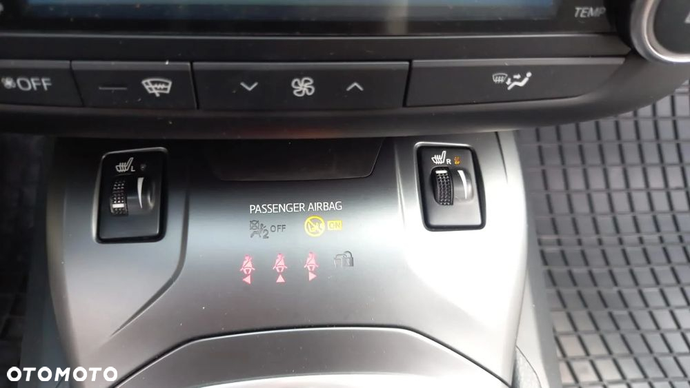 Toyota Avensis - 15