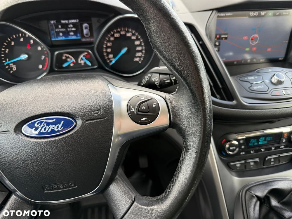 Ford Kuga 1.5 EcoBoost 2x4 Titanium - 16