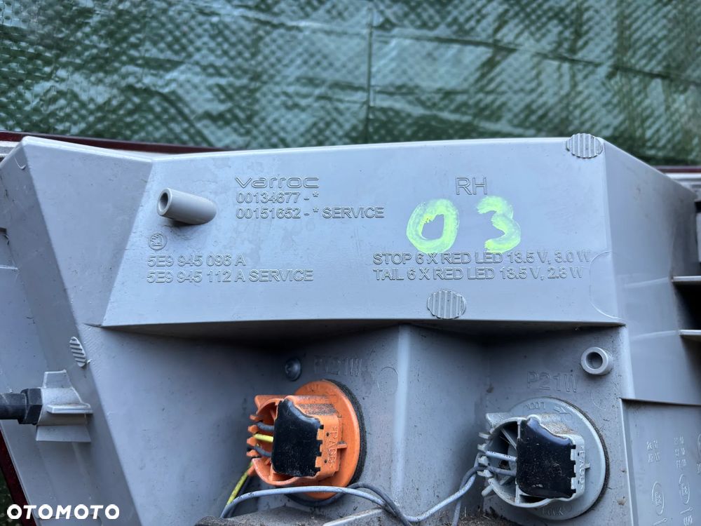 Skoda Octavia III kombi lampa tył tylnia prawa lewa LED 5E9945095A 5E9945096A - 8