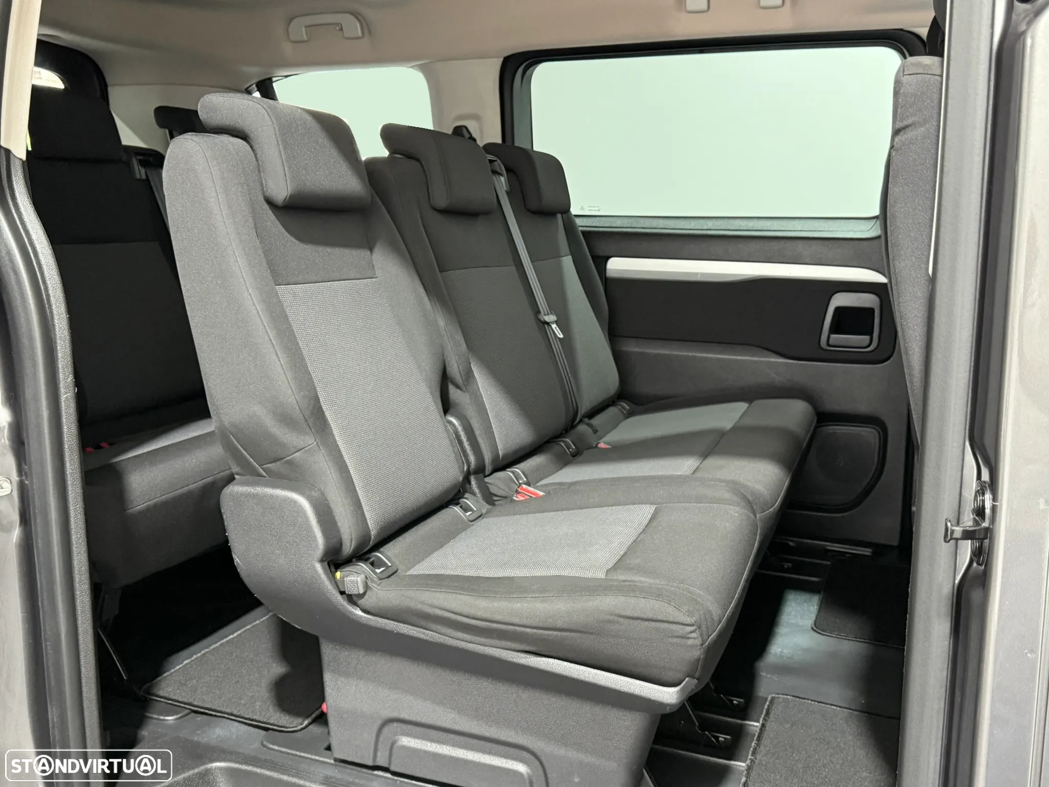 Peugeot Traveller 1.5 BlueHDi L2H1 Active Standard - 32
