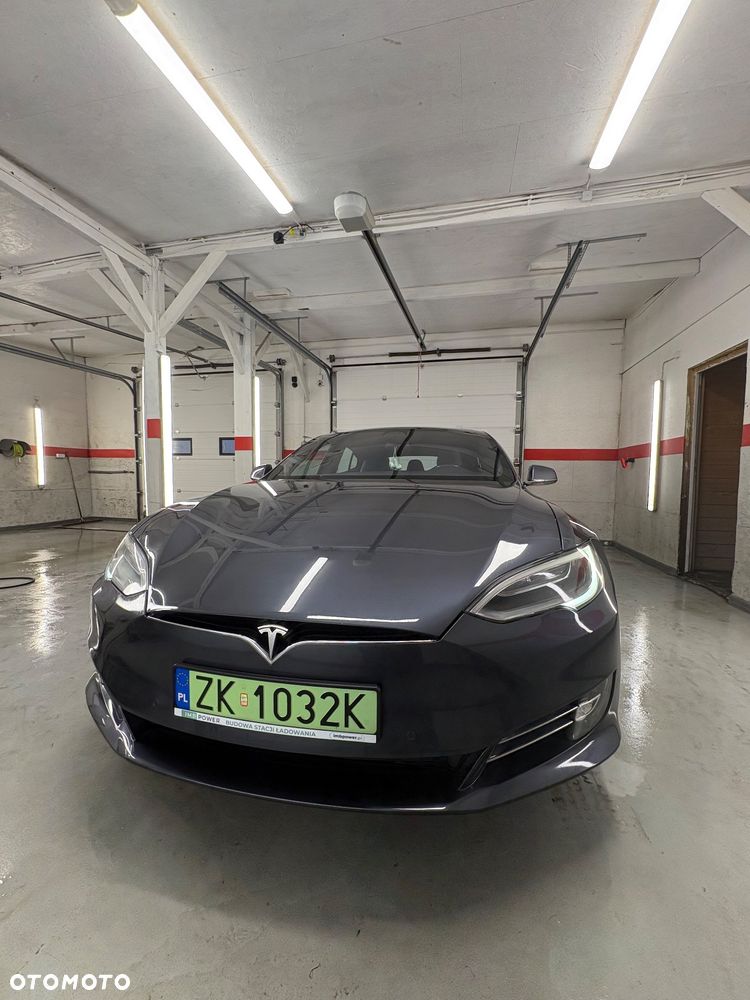 Tesla Model S - 8