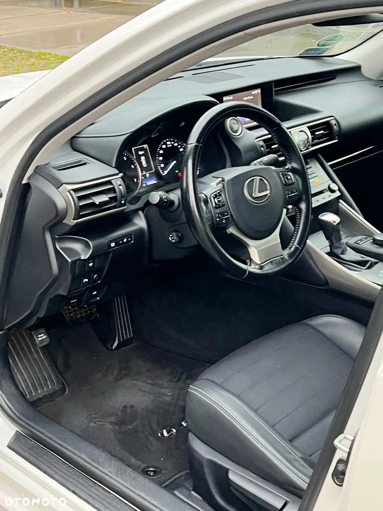 Lexus IS 200t Elite - 16