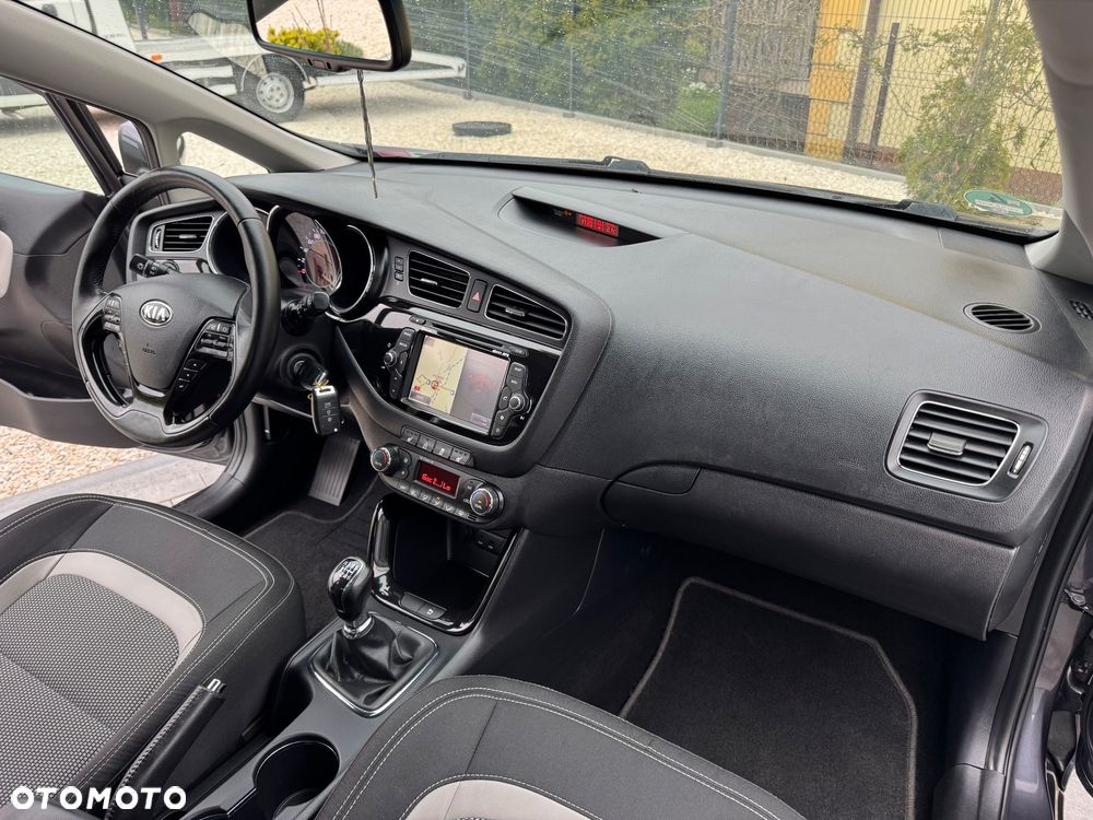 Kia Ceed 1.6 GDI ISG Dream-Team Edition - 28