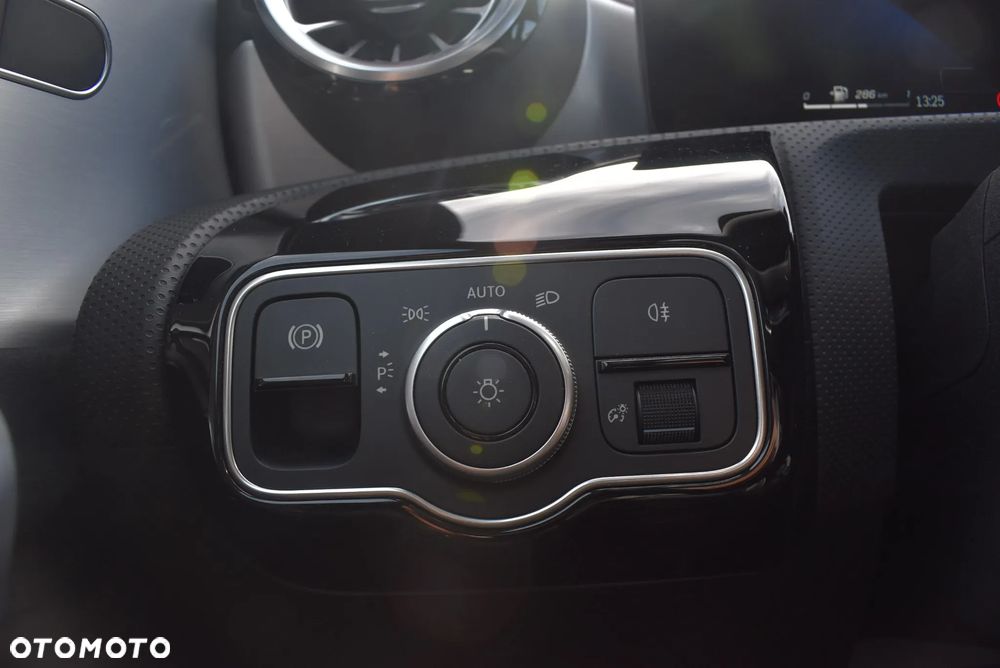 Mercedes-Benz CLA 200 mHEV 7G-DCT - 24