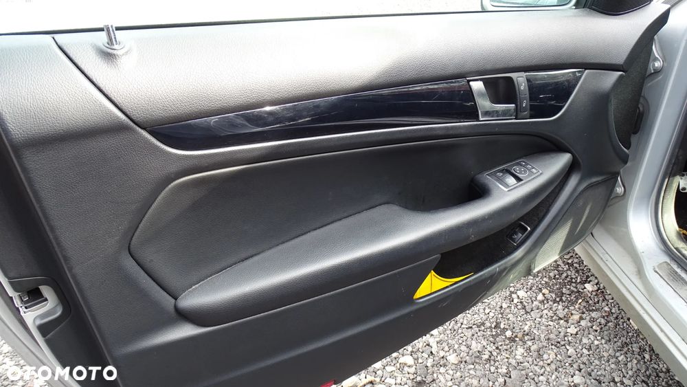 Mercedes-Benz Klasa C 180 CGI BlueEff - 18