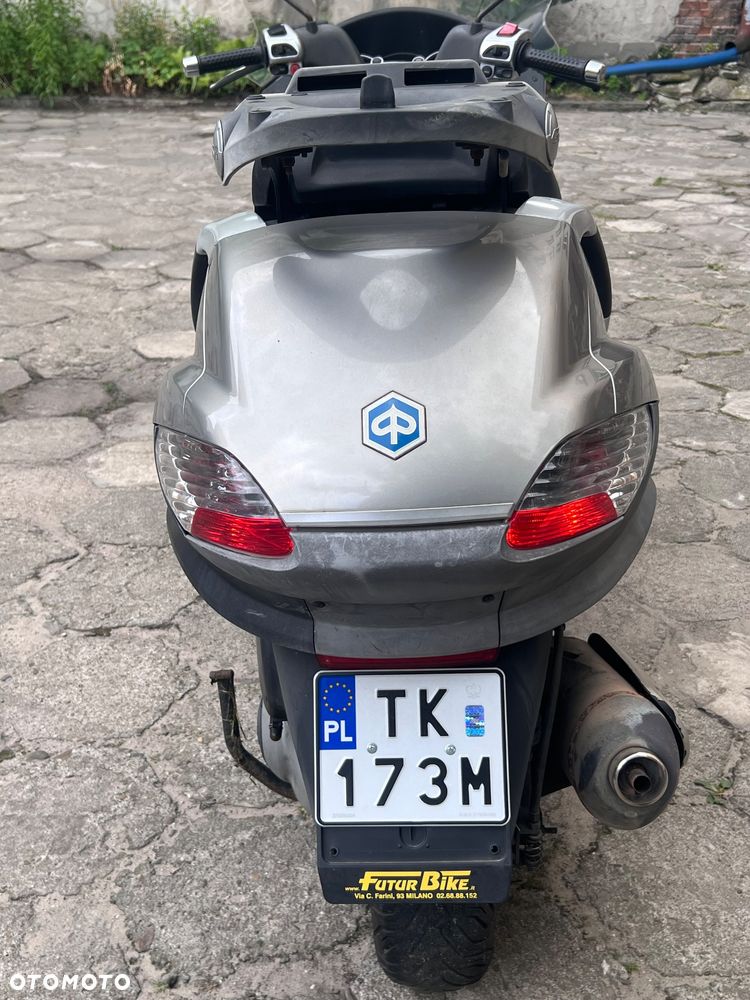 Piaggio MP-3 - 4