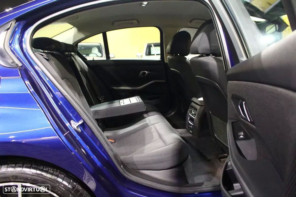 BMW 330 e Auto - 17