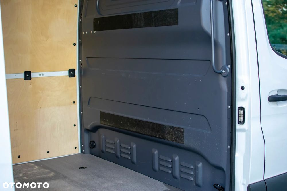 Mercedes-Benz Sprinter 319 - 24