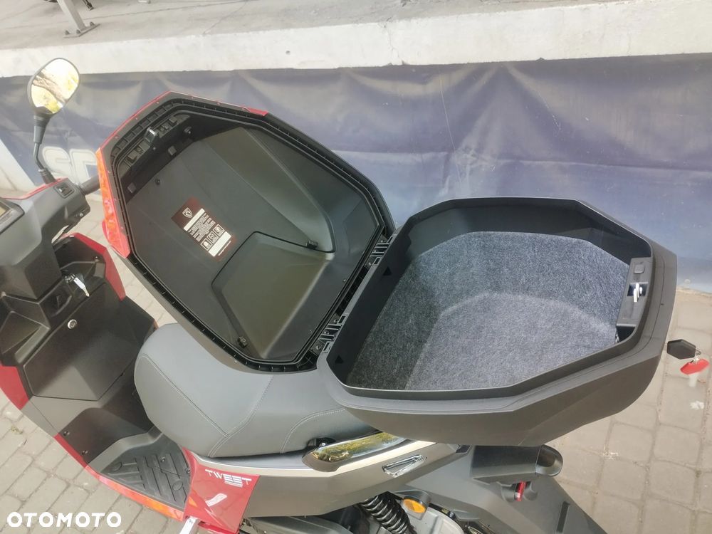 Peugeot Tweet - 23