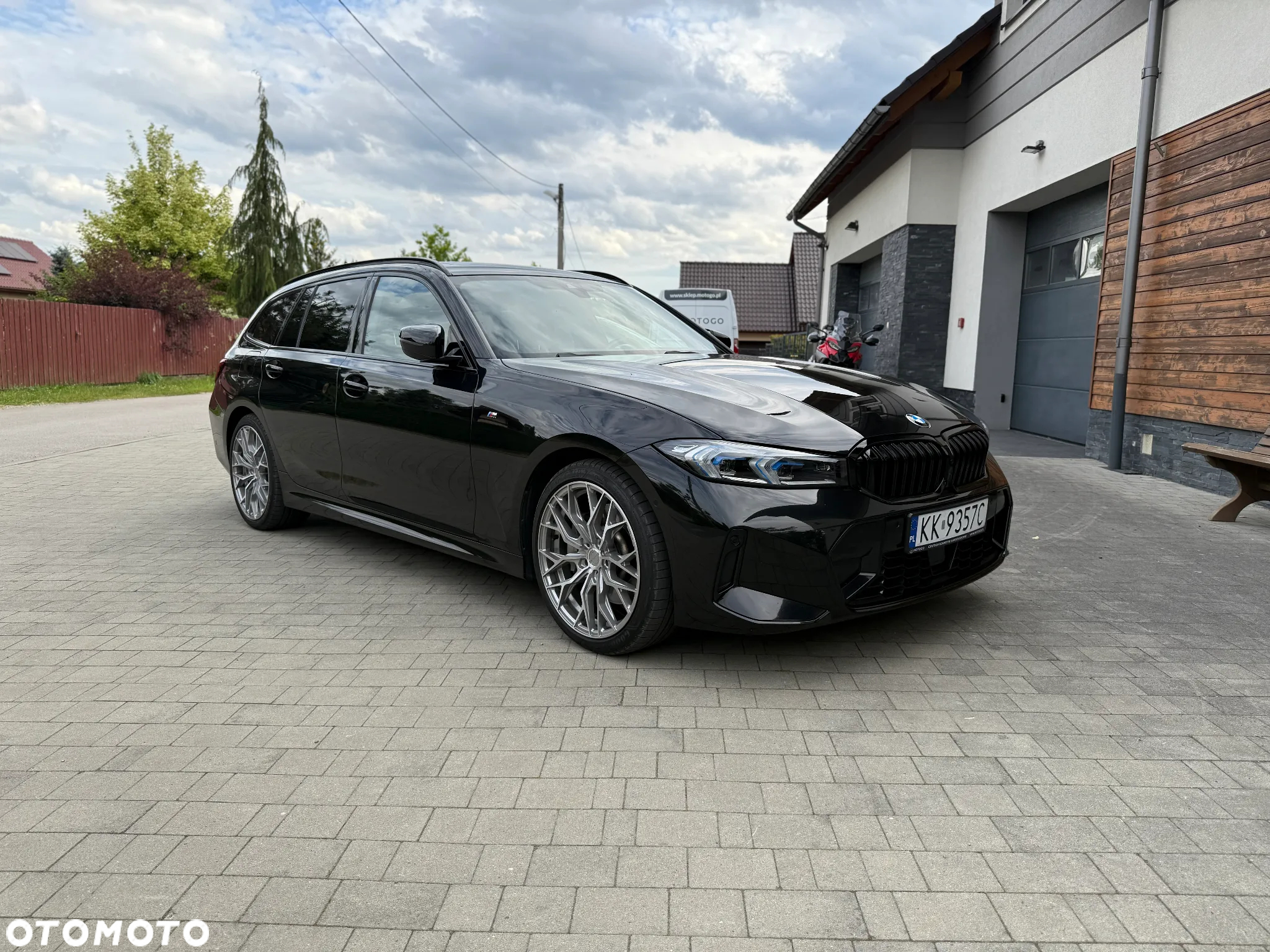 BMW Seria 3 330i Touring xDrive - 3