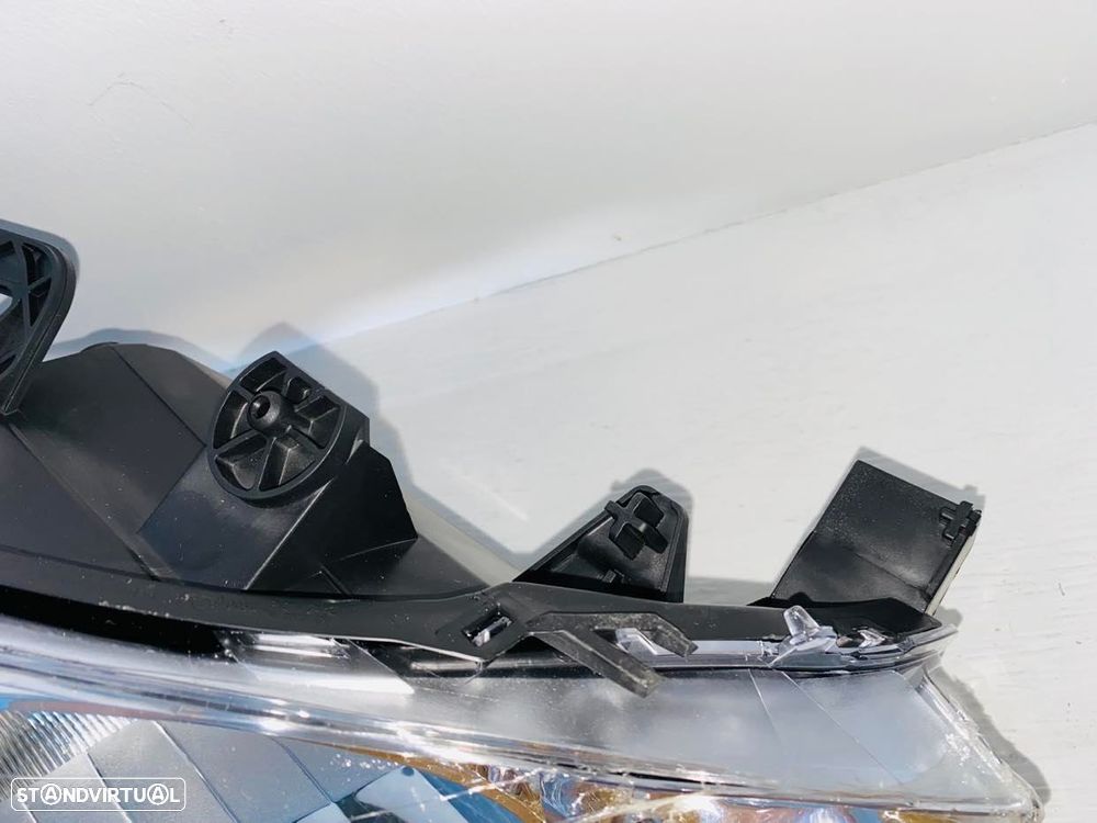 Farol Direito Citroen Berlingo - 2008 / 2012 - 4