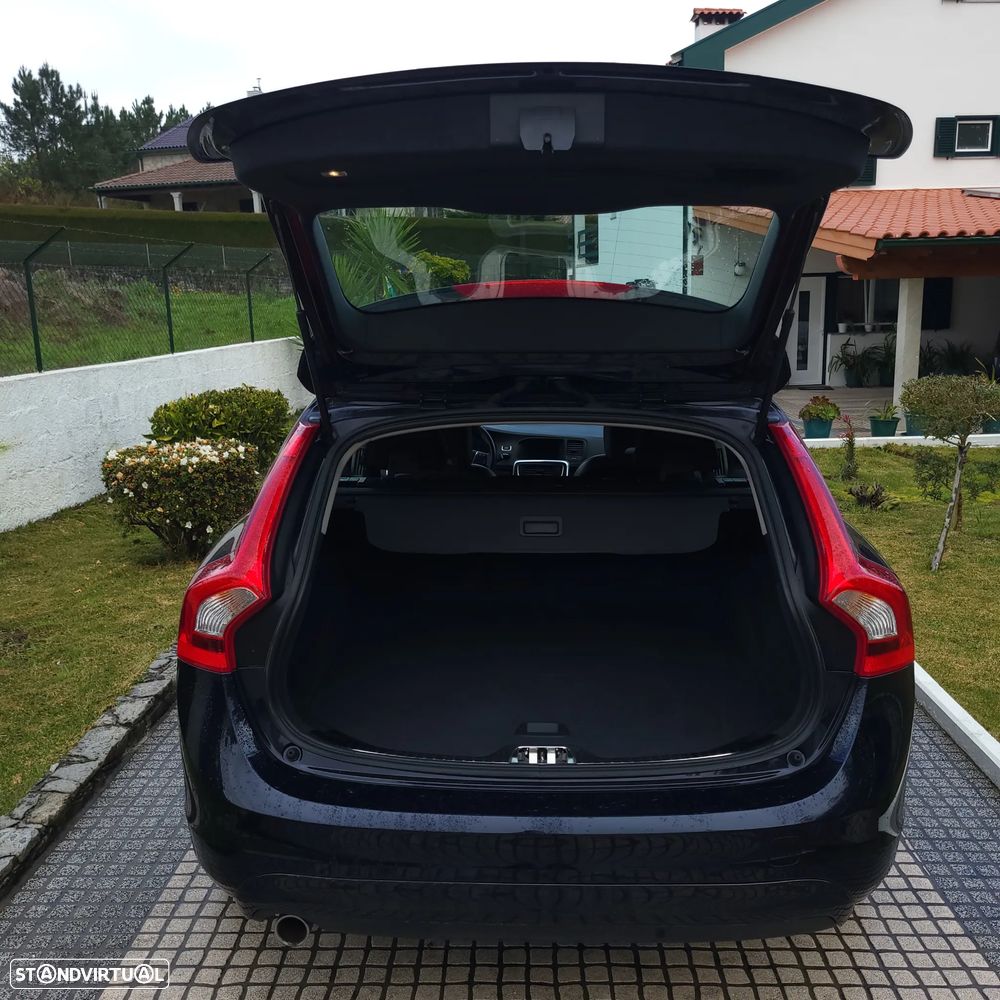 Volvo V60 2.0 D3 Momentum - 9