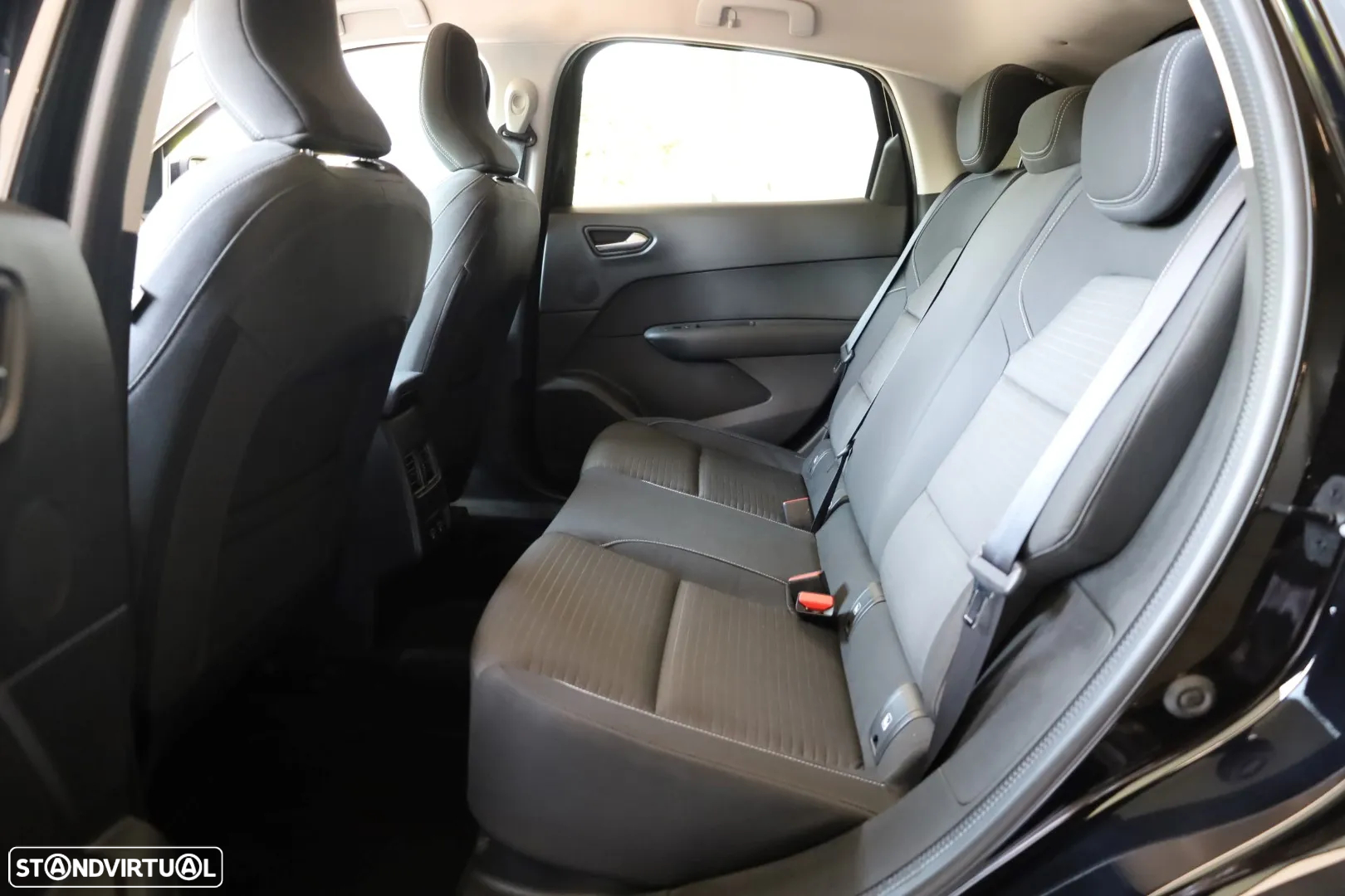 Renault Arkana 1.6 E-Tech Business - 38
