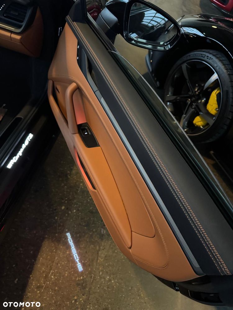 Porsche 911 Targa 4 GTS PDK - 14