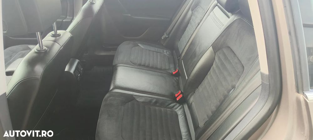 Volkswagen Passat 2.0 TDI DPF Highline - 9