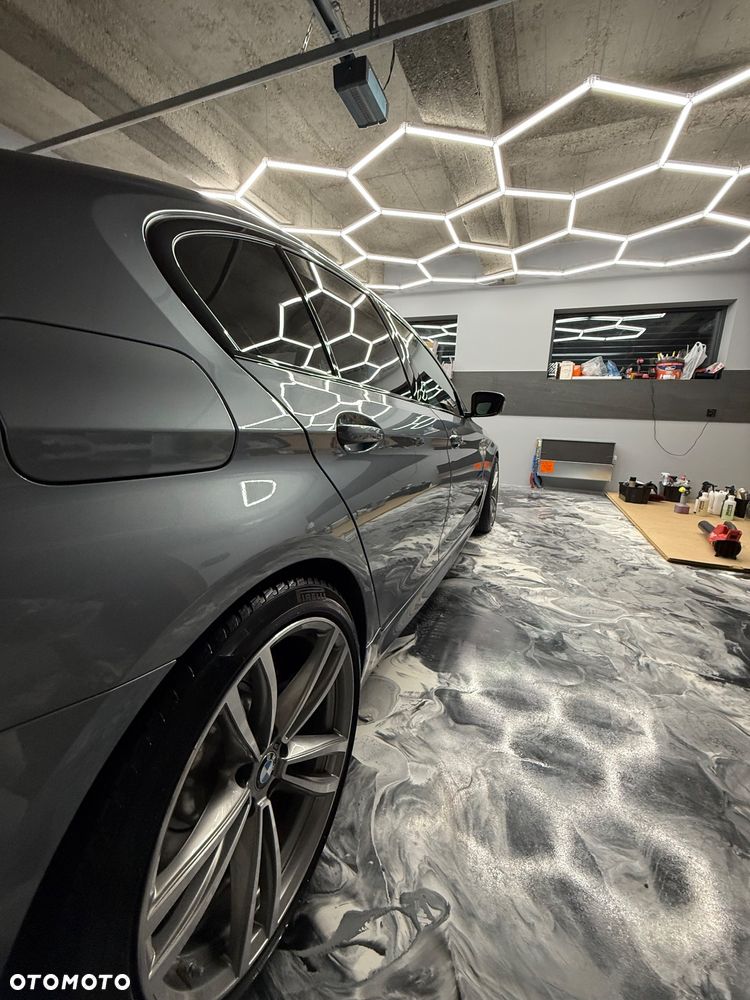 BMW Seria 5 M550i xDrive - 4